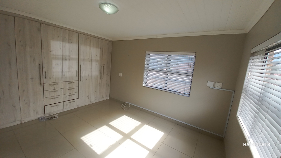 To Let 2 Bedroom Property for Rent in Lansdowne Western Cape